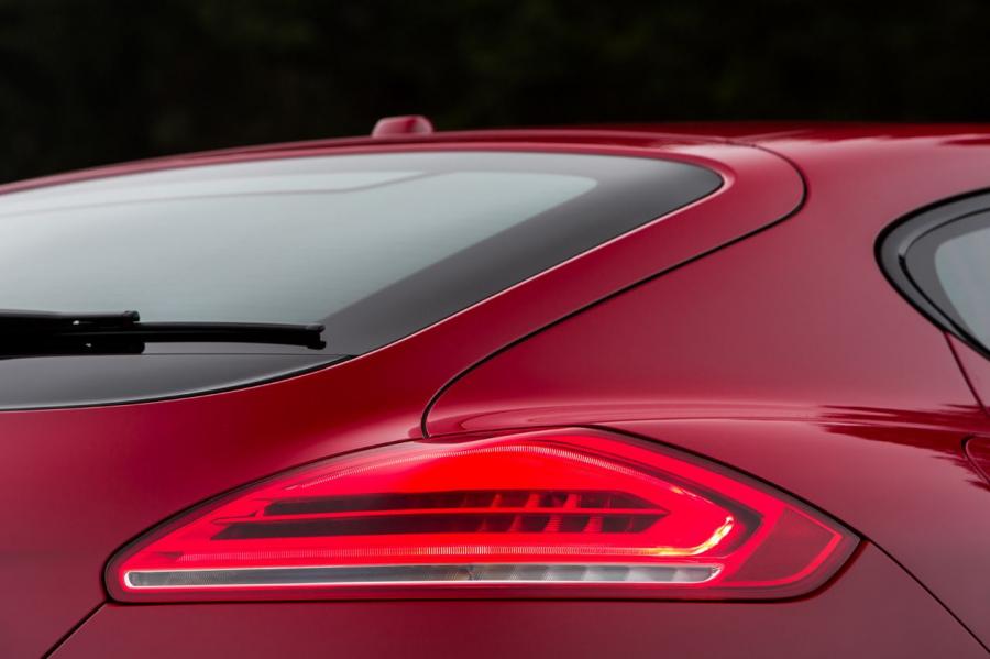 Детали экстерьера Porsche Panamera Turbo 2013 года  (US) (фото 4 из 11)